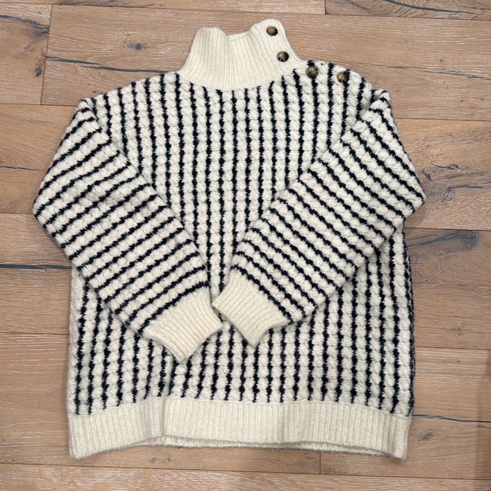 Frnch oversized mock neck sweater S/M. EUC like new!